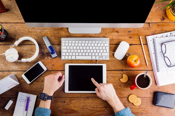 Business person working on tablet — Stock Photo, Image