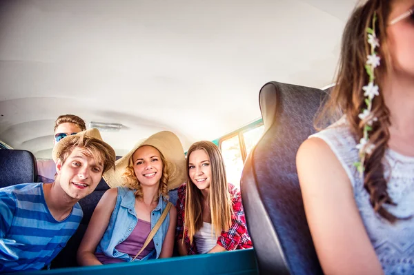 Teenage boys and girls inside an old campervan, roadtrip — Stock Photo, Image