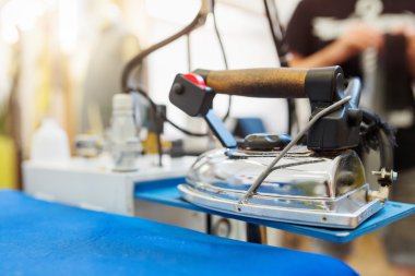 Profesyonel demir terziler fabrikasında yakın çekim