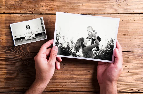 Anneler günü kompozisyon. Siyah beyaz resimler, ahşap backgr — Stok fotoğraf