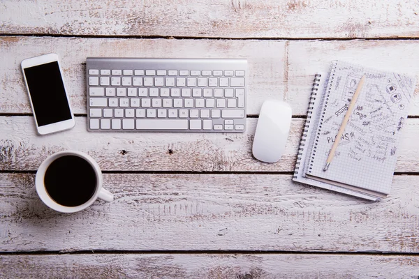 Desk, gadgets and office supplies. Flat lay. Copy space. — Stock Photo, Image