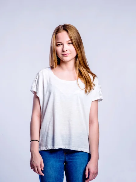 Beautiful young teenage girl — Stock Photo, Image