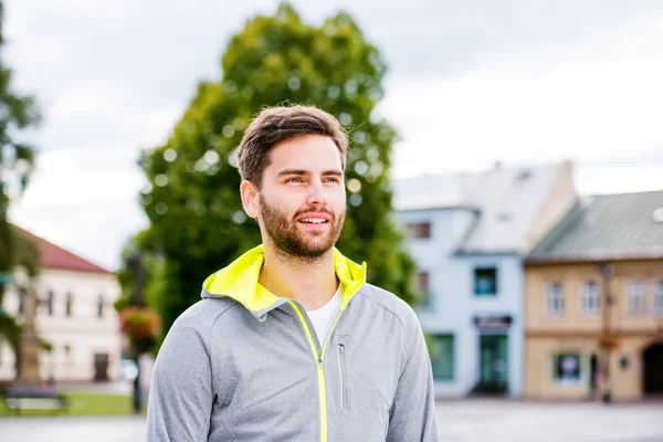 Hipster man löpare i stan — Stockfoto