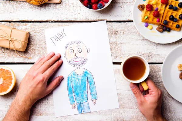 Childs dibujando a su padre. Día de los padres . — Foto de Stock