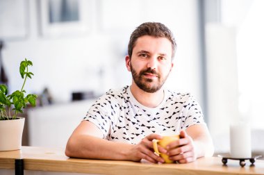 Çalışma from home, işadamı, kahve içme mola