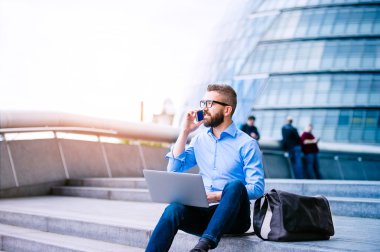 Dizüstü bilgisayar ve akıllı telefon Yöneticisi