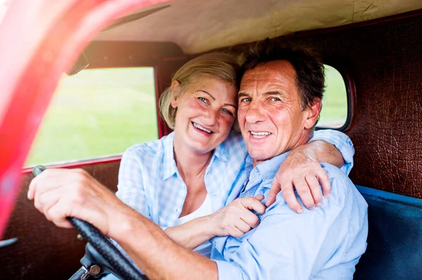 Close up of senior couple inside a pickup truck — Stock Photo, Image