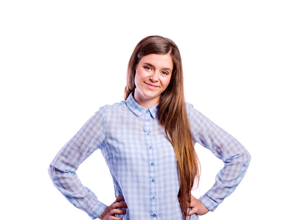 Chica de camisa azul, joven hermosa mujer, disparo de estudio — Foto de Stock