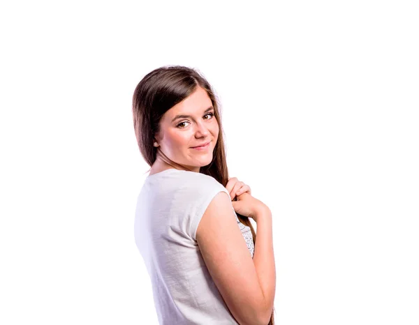 Девушка в полосатой футболке, молодая красивая женщина, студийный снимок — стоковое фото