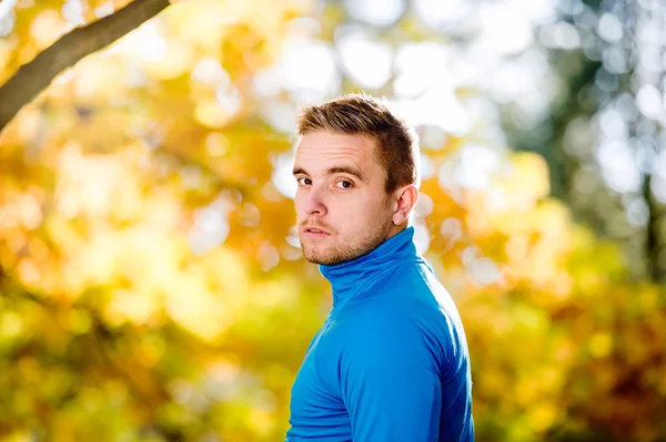 Young runner outside in autumn nature — Stock Photo, Image