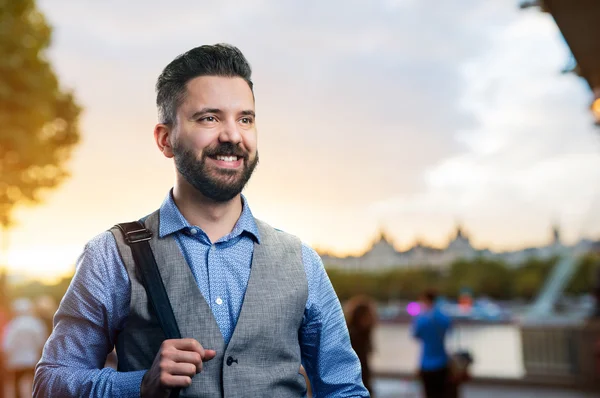 Hipster empresario en la ciudad —  Fotos de Stock