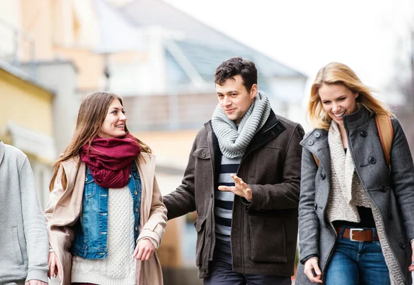 Young people having fun in town — Stock Photo, Image