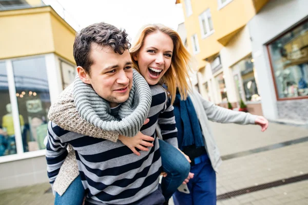 Couple in love in town having fun — Stock Photo, Image