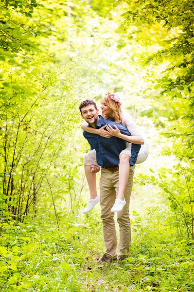 Wedding couple in green forest. — Stock Photo, Image