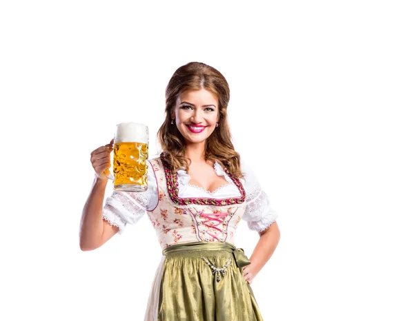 Γυναίκα στην βαυαρική φόρεμα εκμετάλλευση μπύρα — Φωτογραφία Αρχείου