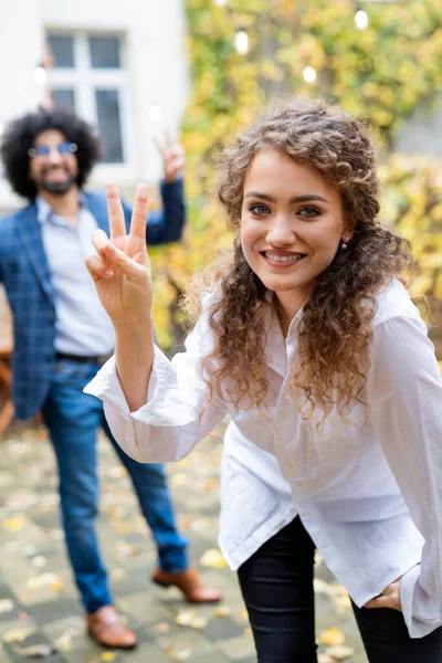 Young couple making video outdoors on street, tik tok concept. — Stock Photo, Image