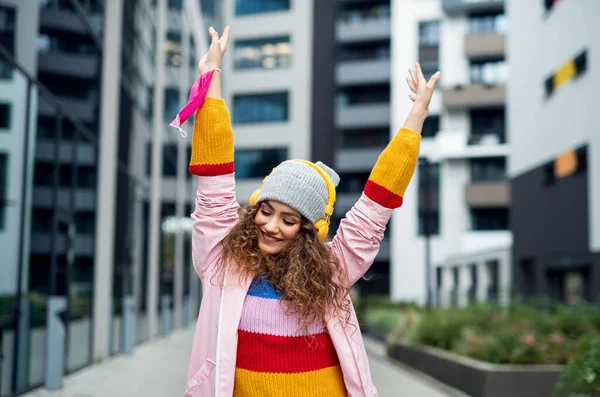 Young woman dancing outdoors on street, tik tok and coronavirus concept. — Stockfoto