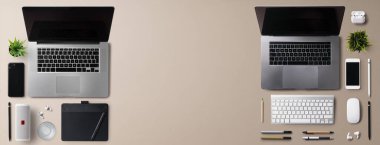 Üst kattaki ofis masasında dizüstü bilgisayarla çalışma alanı ve krema parkında malzemeler vardı..