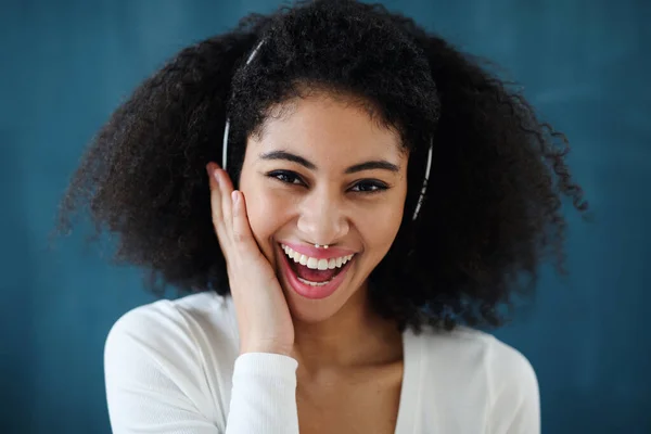 Close-up of young woman with headphones indoors at home, listening to music. — Stock Photo, Image