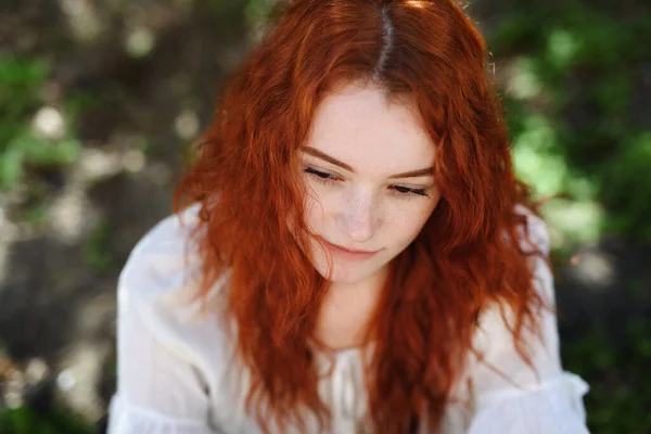 Close-up portrait of sad young woman outdoors in city. — Stock Photo, Image