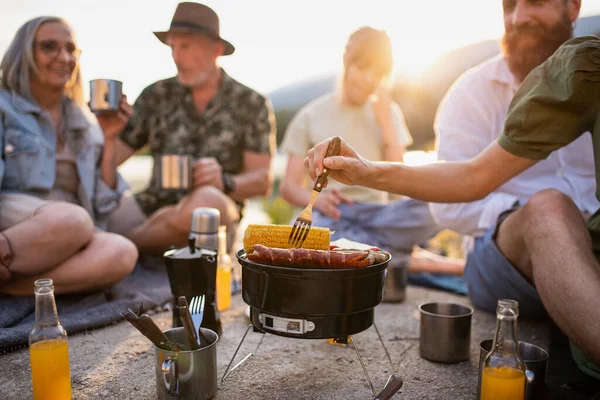 Happy multigeneration family on summer holiday trip, barbecue by lake. — Stock Photo, Image