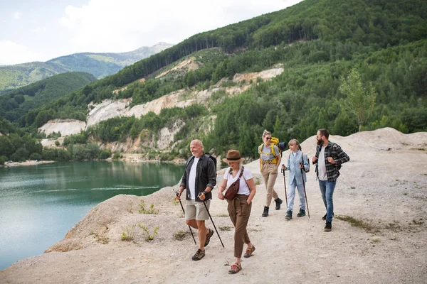 Happy multigeneration family on hiking trip on summer holiday, walking. — Stok Foto