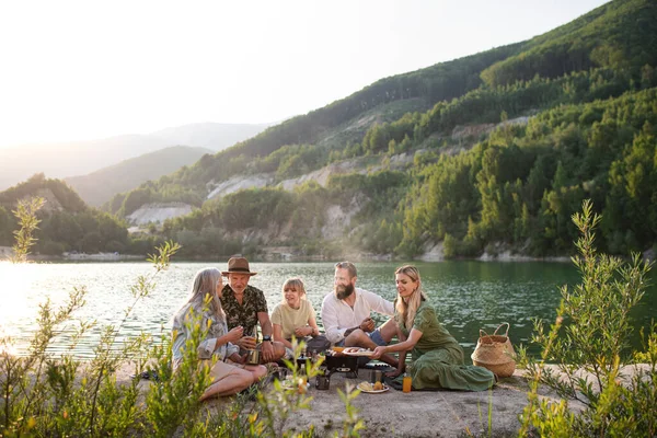Happy multigeneration family on summer holiday trip, barbecue by lake. — Stock Photo, Image