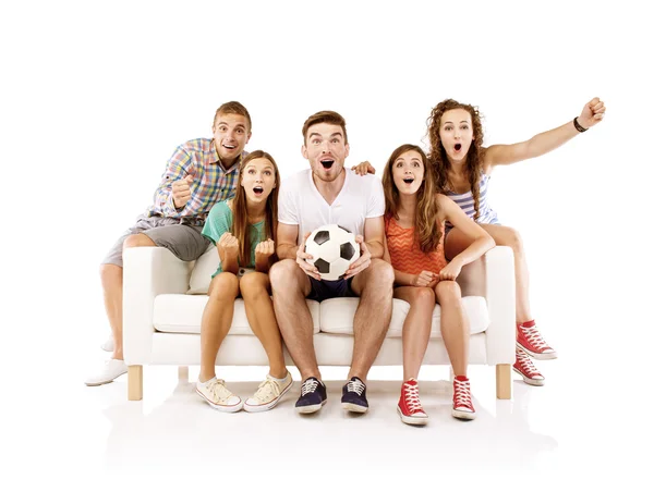 Jóvenes fans viendo fútbol — Foto de Stock