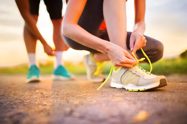 Cross-country trail running people at sunset — Stock Photo, Image