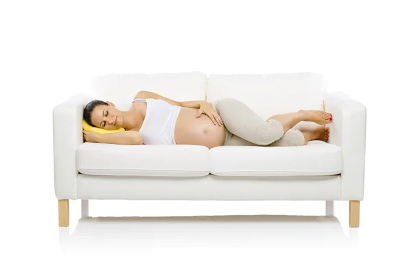 Gravid kvinde sover på sofaen - Stock-foto
