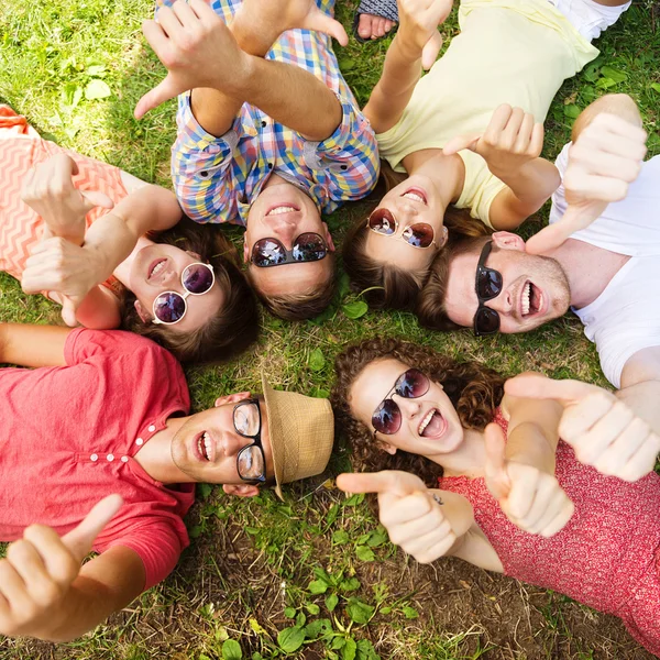 Mensen plezier in park — Stockfoto