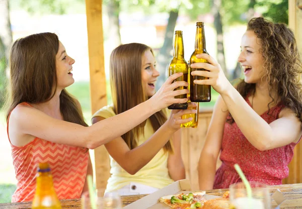 Friends drinking beer in pub — Stock Photo, Image