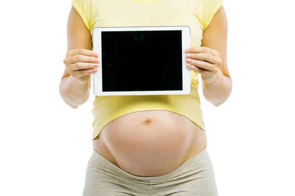 Femme enceinte montrant tablette numérique — Photo