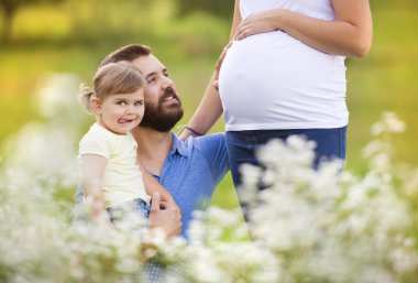 mutlu bir aile eğleniyor