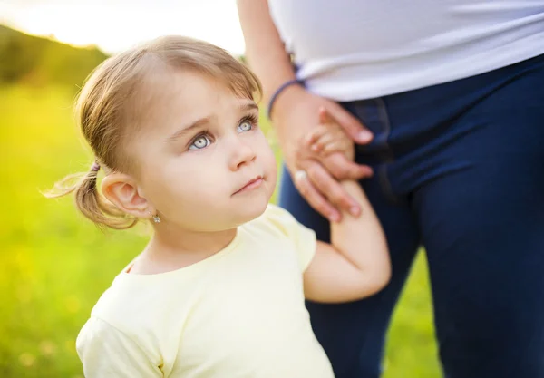 Daughter holding her mother's hand — Stock Photo, Image