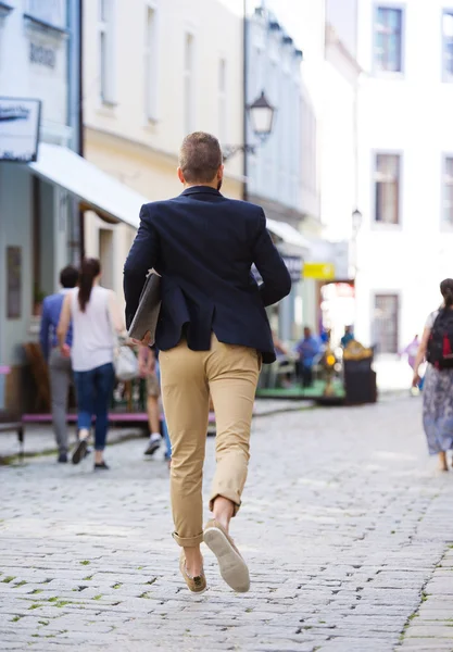 Businessman hurrying to work — Stock Photo, Image