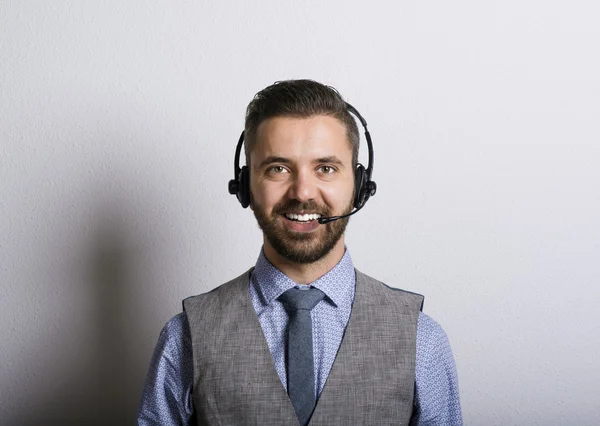 Ügyfélszolgálati munkatárs a fülhallgatóval — Stock Fotó
