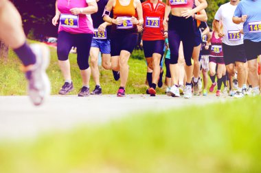 Grup çalışan maratonda yarışçılar