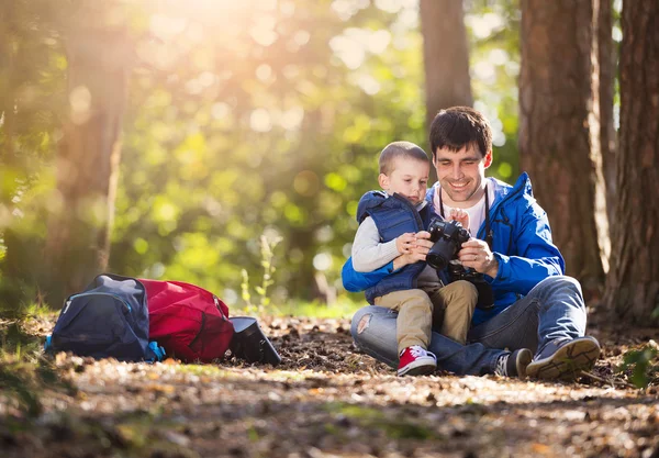 Father and son enjoying a walk — Stock Photo, Image
