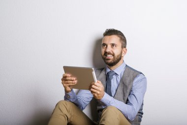 Dijital tablet ile işadamı