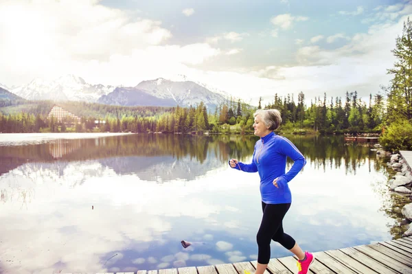 Senior woman jogging — Stock Photo, Image