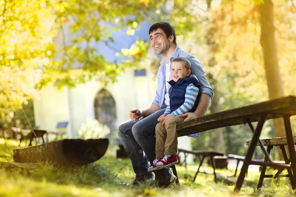 Father and son spending time together — Stock Photo, Image