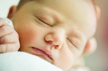 Uyuyan sevimli bebek kız