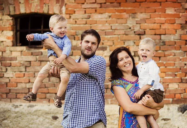 Familie plezier hebben samen — Stockfoto