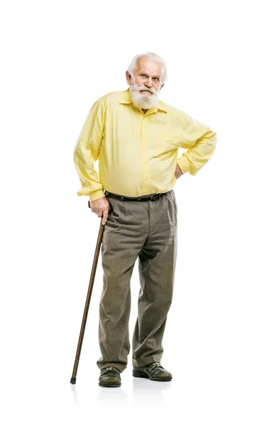 Bebaarde man lopen met stok — Stockfoto