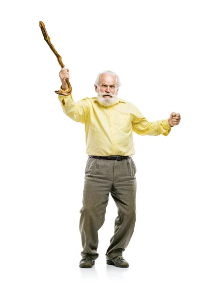彼の手で杖を持ったジャンプ髭の男 — ストック写真