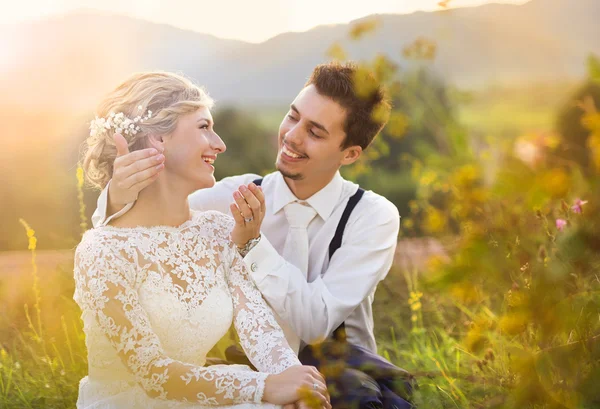 Wedding couple enjoying romantic moments — Stock Photo, Image