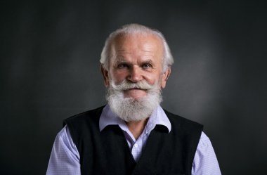 Yaşlı sakallı Bavyera adam