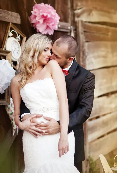 Mariée et marié au mariage de style vintage — Photo