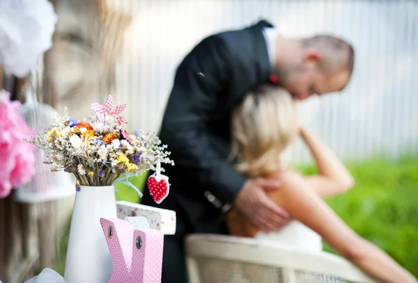 Braut und Bräutigam bei Hochzeit im Vintage-Stil — Stockfoto